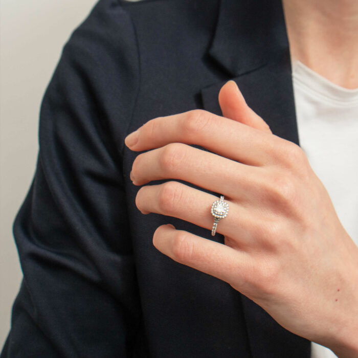 TIFFANY & CO engagement Soleste Ring