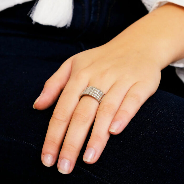 BOUCHERON Clou de Paris Ring