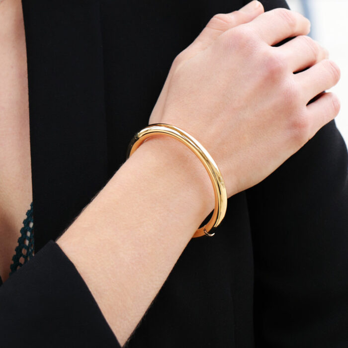 thick gold bangle