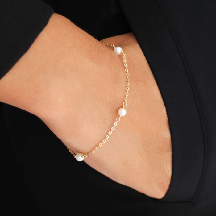 gold bracelet with pearls