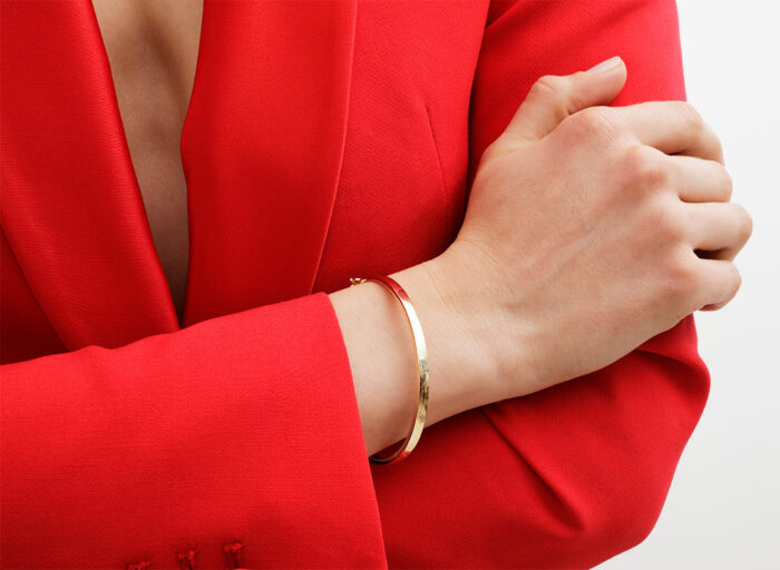 750 gold bangle